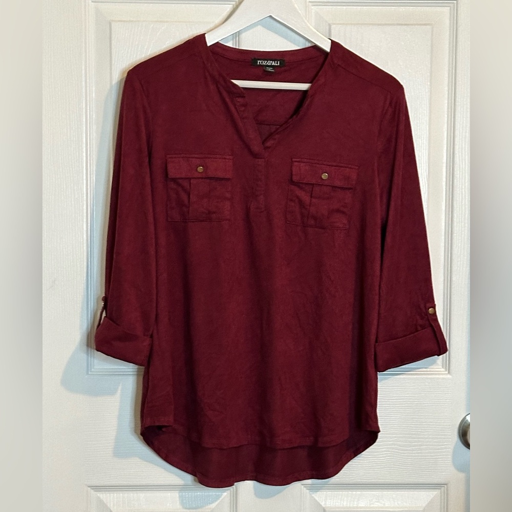 Roz & ali  V-neck pull over top w/2 front pockets and 3/4 sleeves Large petite